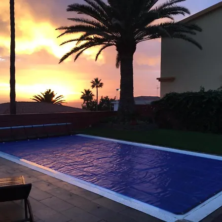 Impeccable 5-Bed Villa In Piletillas *