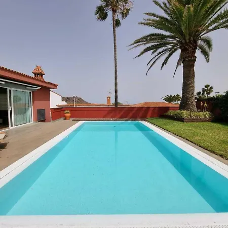 Impeccable 5-Bed Villa In Piletillas * Aguatona